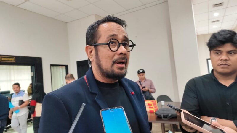 Sabaruddin Panrecalle
Ketua Komisi II, Sabaruddin Panrecalle saat diwawancarai di Gedung E DPRD Kaltim, Senin (28/4/2025)