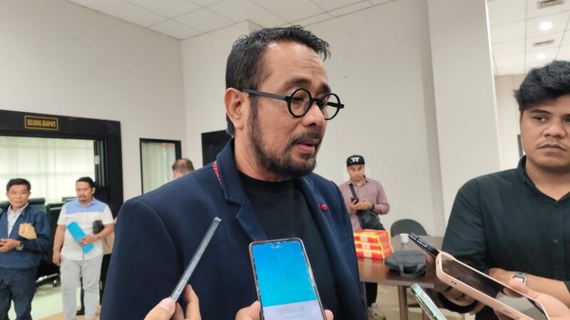 Ketua Komisi II, Sabaruddin Panrecalle Ketua Komisi II, Sabaruddin Panrecalle saat diwawancarai di Gedung E DPRD Kaltim, Senin (28/4/2025)