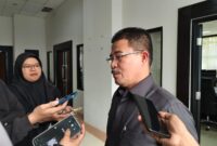Sekretaris Komisi IV, Darlis Pattalongi rapat dengar pendapat (RDP) masalah Haji di Gedung E DPRD Kaltim, Senin (28/4/2025
