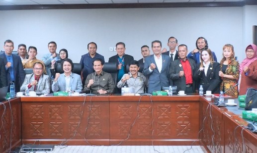 Subandi, Ketua BK DPRD Kaltim saat memanggil terlapor (Ikadin) terkait RDP RSHD
