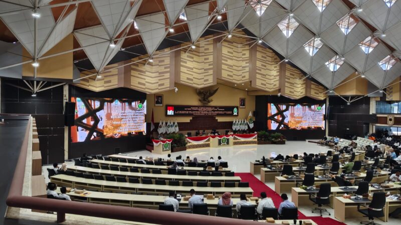 Suasana Rapat Paripurna ke 17 Penetapan pansus RPJMD Rapat di Gedung Utama B DPRD Kaltim, Rabu (11/6/2025).