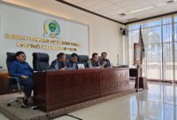 Suasana Forum Masyarakat Peduli Mahakam Ulu dalam audiensi dengan Ketua DPRD Kaltim, Hasanuddin Mas’ud dan komisi IV di Gedung DPRD Kaltim, Rabu (28/5/2025).