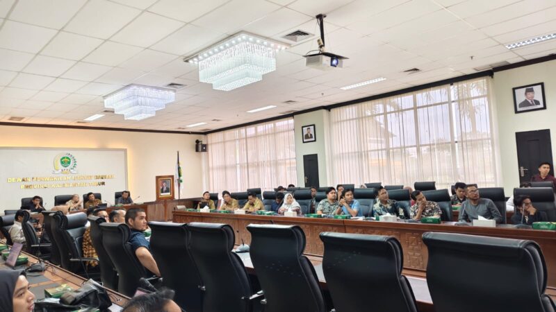 Komisi III DPRD Kalimantan Timur menggelar Rapat Dengar Pendapat (RDP)  di Gedung E lantai 1 DPRD Kaltim, Senin (2/6/2025)