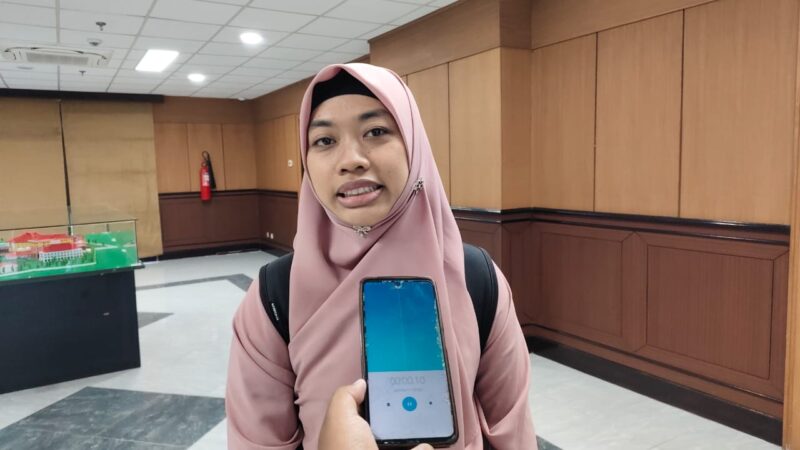 Yuli Wulandari, pendiri Al Haqie Edu Kukar, saat menyampaikan aspirasi dalam forum Hari Aspirasi Fraksi PKS DPRD Kalimantan Timur pada Selasa (17/6/2025).