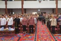 Ketua DPRD Kaltim, Hasanuddin Mas’ud, bersama Wakil Ketua Ekti Imanuel, menghadiri penyerahan program Gratispol Umroh dan Perjalanan Religi serta insentif Jospol untuk penjaga rumah ibadah lintas agama di Auditorium Aji Tulur Jejangkat, Kutai Barat, Sabtu (21/6/2025)