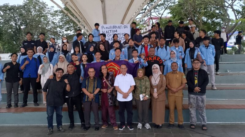 Sarkowi V. Zahry, Anggota Komisi IV DPRD Kaltim saat menjadi pembicara Dialog Publik Ngobrol Santai di Teras Samarinda, Senin (30/6/2025)