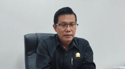 Hartono Basuki, anggota Komisi IV DPRD Kaltim saat diwawancarai di Ruang Kerjanya di Kantor DPRD Kaltim,